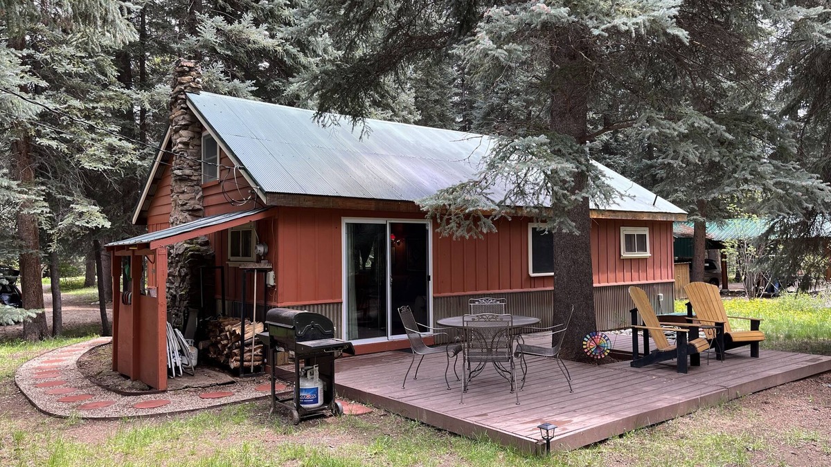 Bayfield Cabin | Mountain Retreat! Vintage Creekside Cabin.