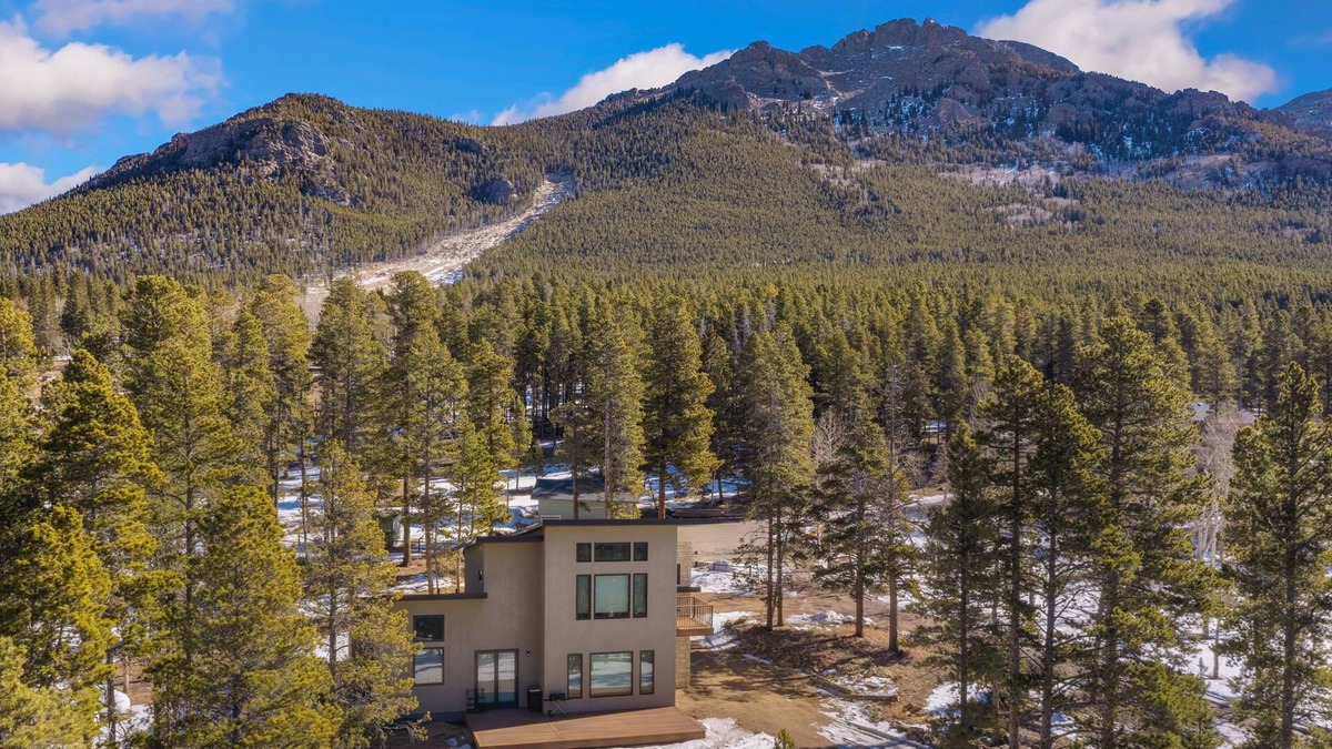 Estes Park House | Mountain Retreat with Panoramic Views & WiFi in Estes Park
