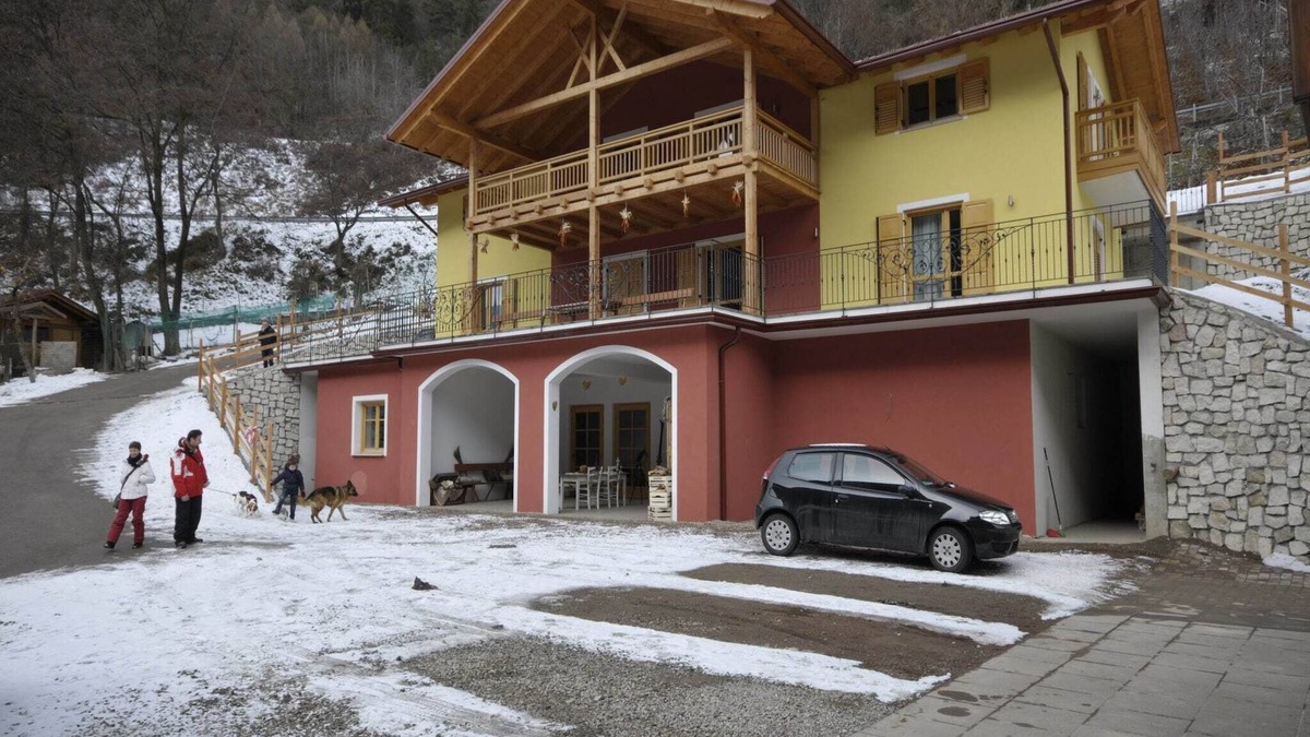 Caldes Apartment | Mountain Retreat with Sauna