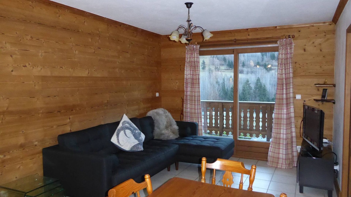 Bozel Apartment | Mountain Retreat with South-Facing Balcony, Near Lake and Ski Shuttle