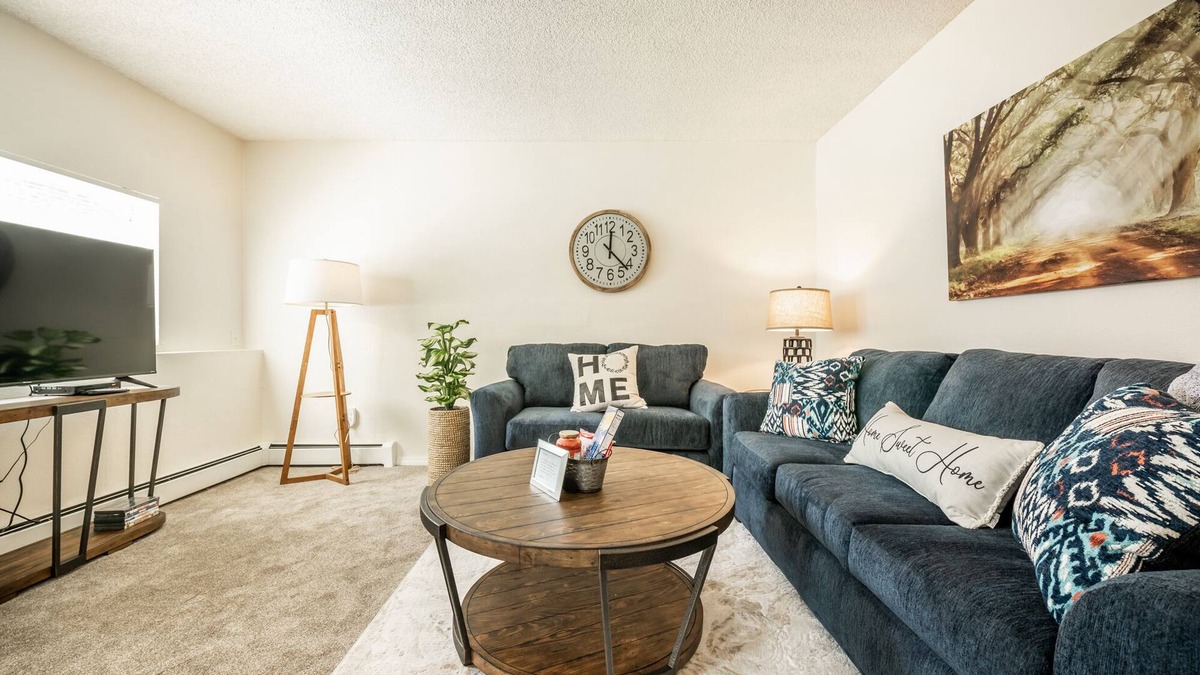 Rockrimmon Condo | ❤Mountain Springs Condo! 5 guests, Kitchen 2 BR❤