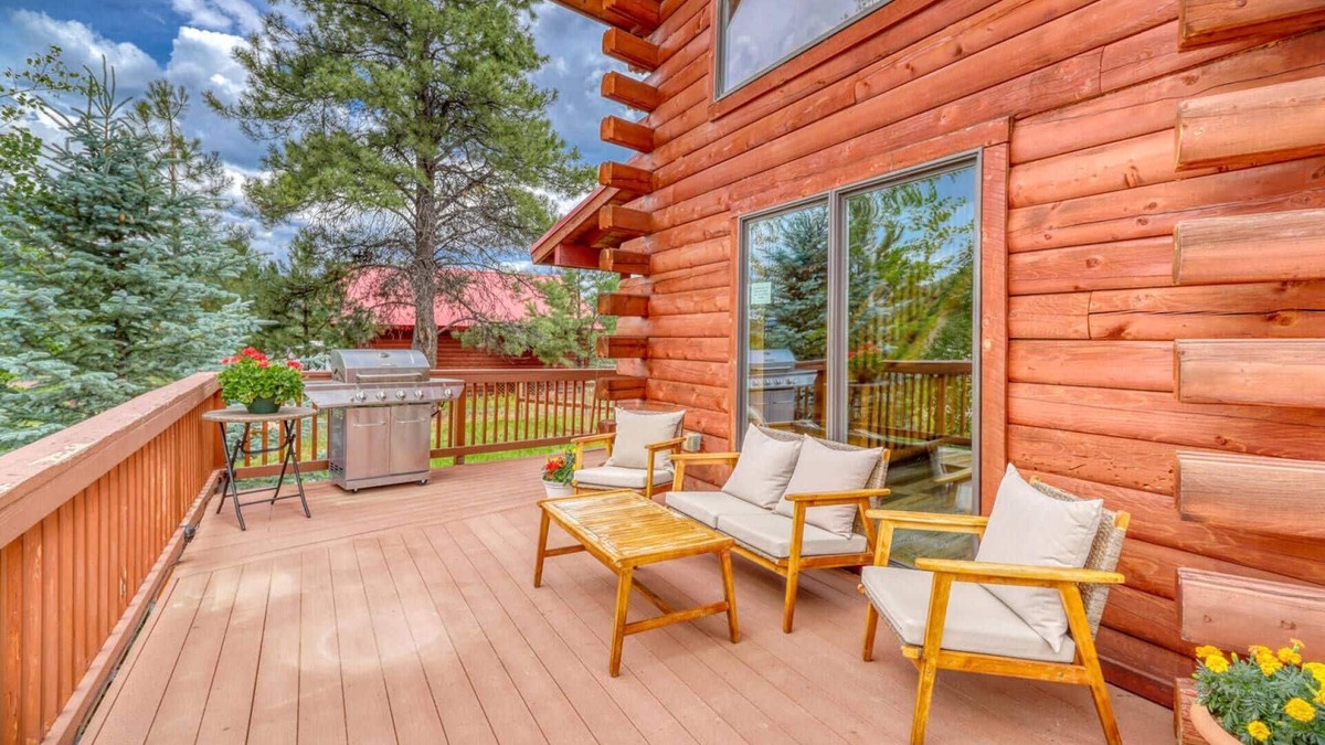 Pagosa Highlands House | Mountain Spruce Retreat: Pet-Friendly Cabin w/View, Deck, Pool Table, Fireplace, and Pagosa Peak