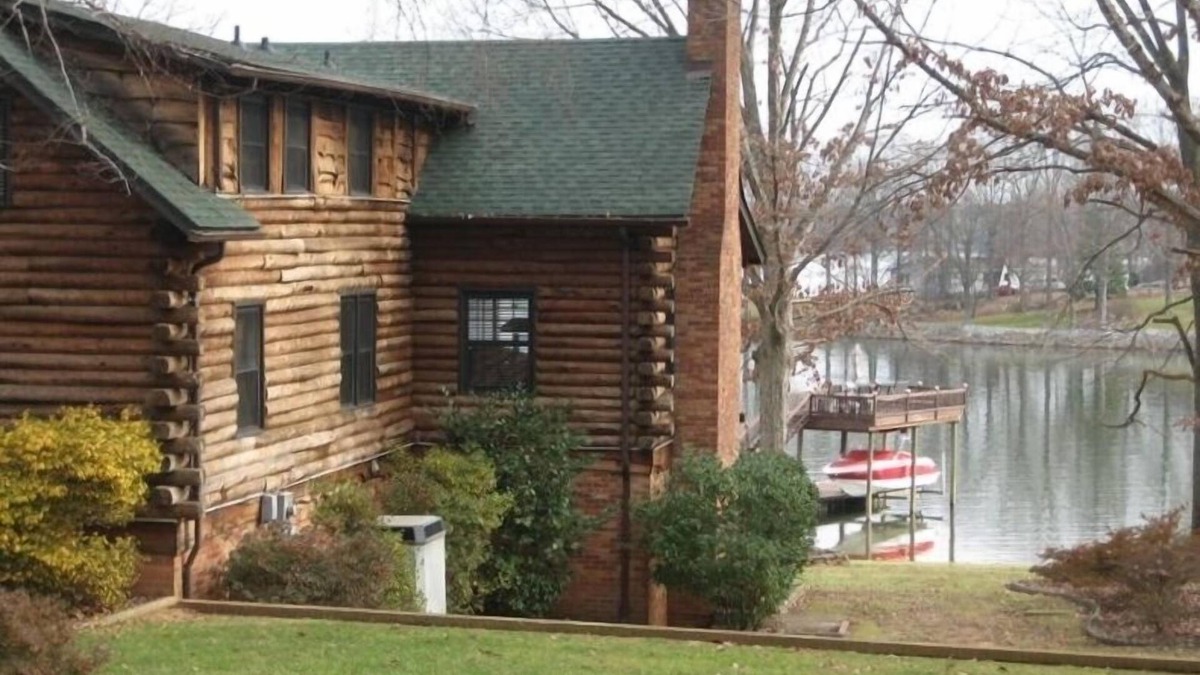 Terrell House | Mountain Style Log Home Main Channel/Patio/Fire Pit/Lake Equipment Rental/Dock