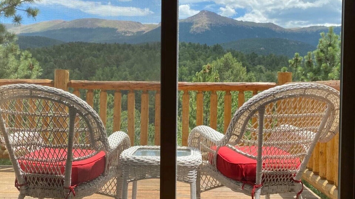 Rainbow Valley House | Mountain Sunrise Cabin with breathe taking views.