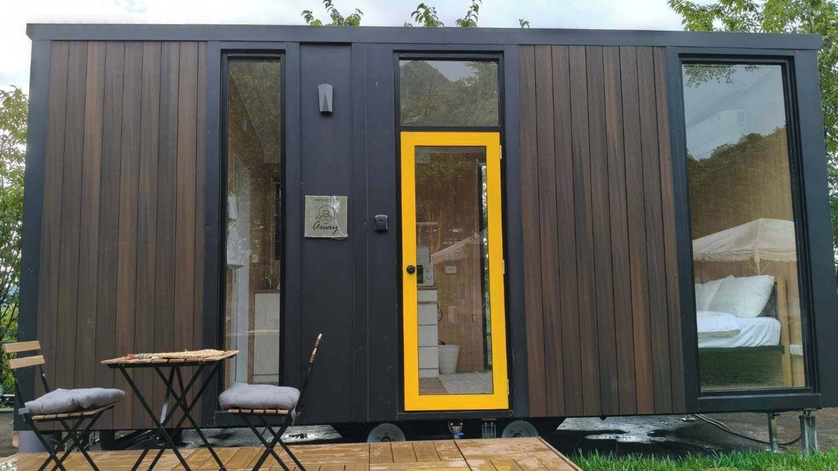 Fuxing District Cabin | Mountain Sunshine Village 1 by Tiny Away (Rgyax Wagi 山曦小屋 1)