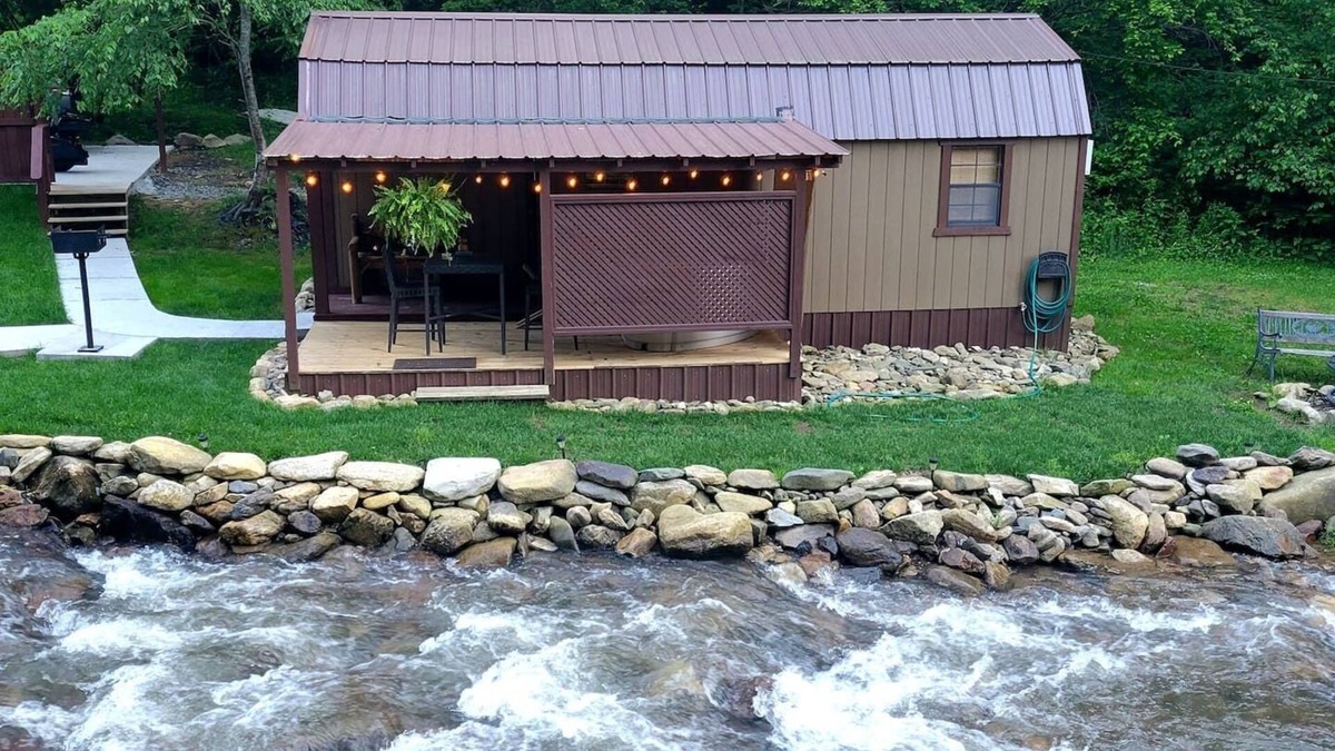 Flag Pond Apartment | Mountain Tiny Home on Bold Stream w Hot Tub!