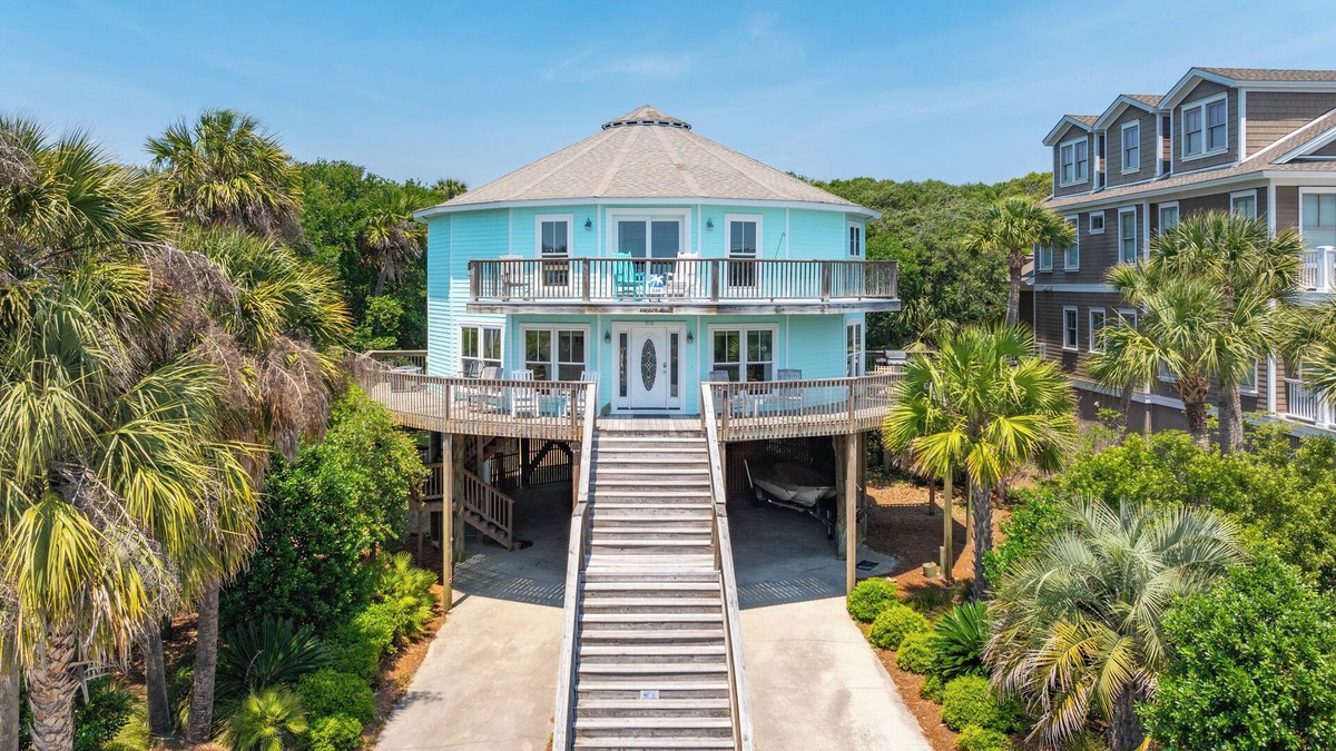 Folly Beach House | Mountain to Sea - Direct Beach Access -Ocean Views - 4BD +Bonus Bedroom