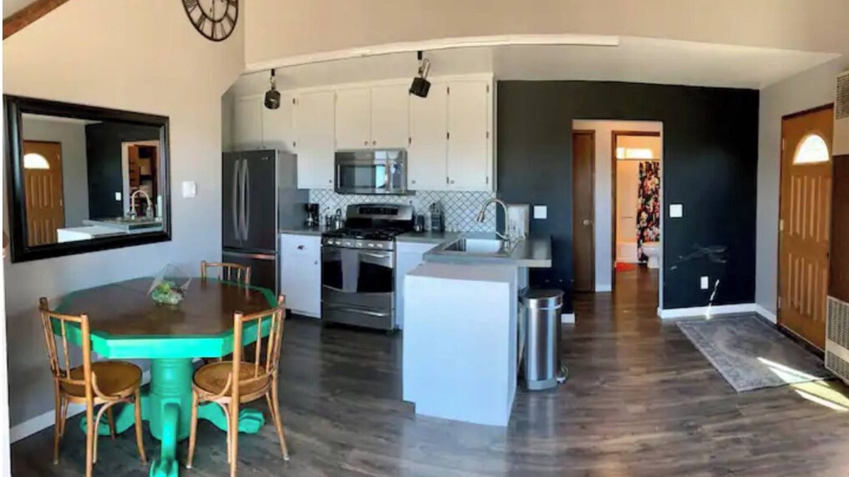 Lower Kingsbury House | *Mountain Top* PANORAMIC LAKE VIEW - Monthly