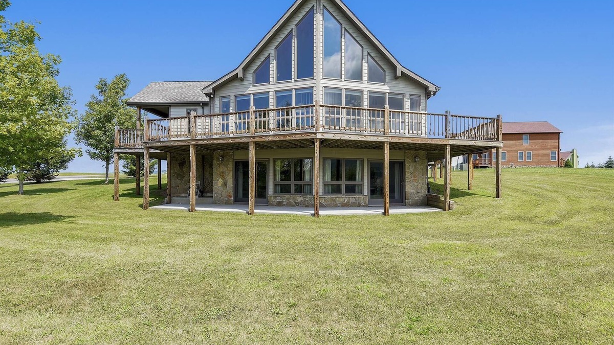 Canaan Valley House | Mountain vacation meets contemporary COMFORT! Welcome Moosie Chalet!