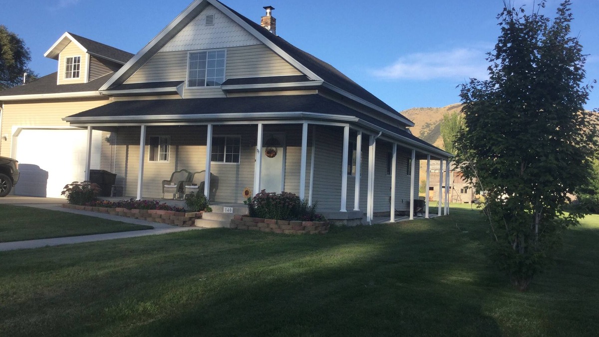 Mantua House | Mountain Valley Getaway. Cozy farmhouse near a beautiful lake in northern Utah.