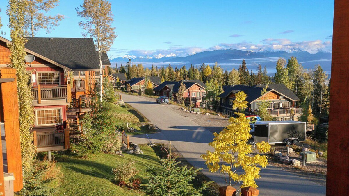 Golden Condo | Mountain Views - Hot Tub - Ski In Ski Out at Kicking Horse Mountain Resort