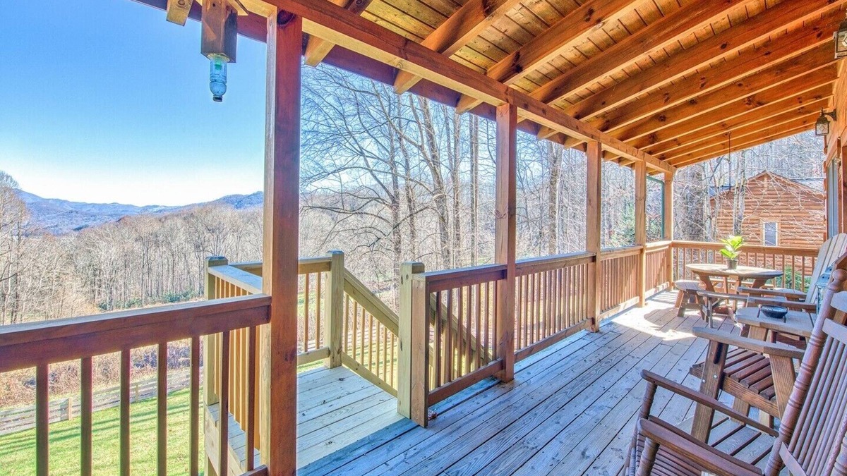 Hemphill Heights Cabin | Mountain Vibes - Sleeps 8, 3 bedrooms, 3 baths, Wood Fireplace, Hot Tub