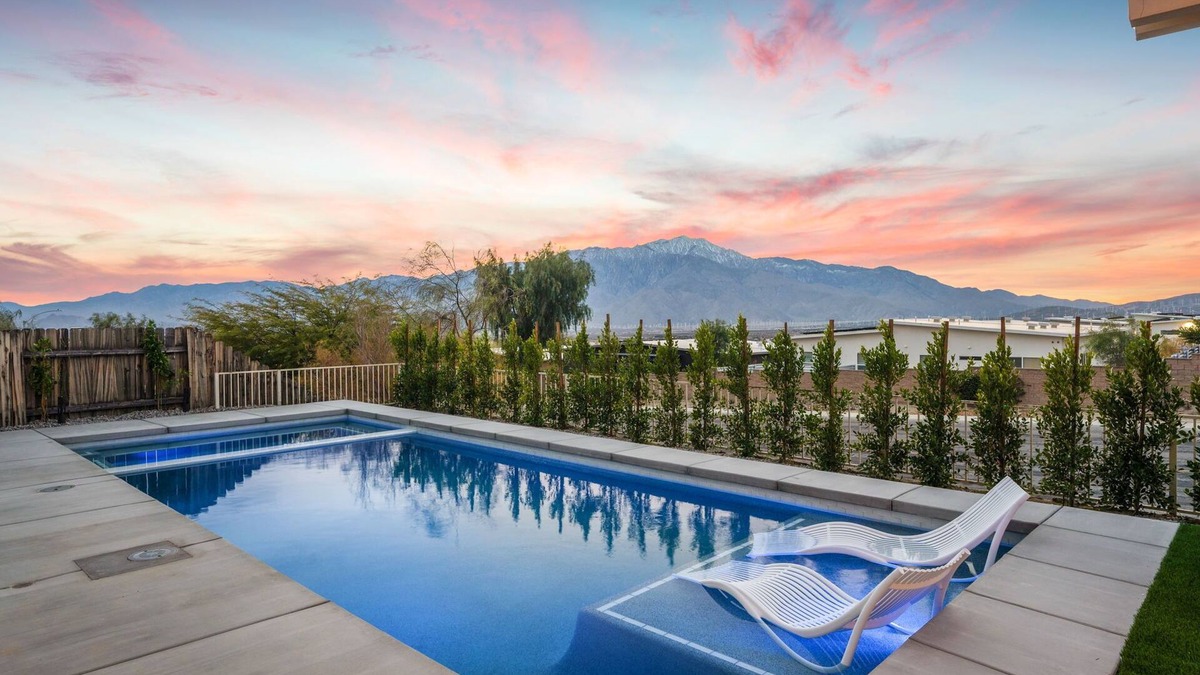 Desert Hot Springs House | Mountain View house w/Giant SPA, Poker table, games, BBQ, lots of entertainment!
