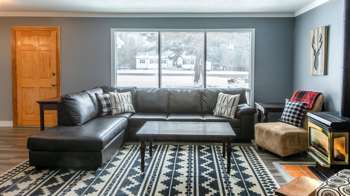 The Blue Mountains Ski Chalet | Mountain View 4BR Chalet with contactless entry - The Lake at Blue Mountains