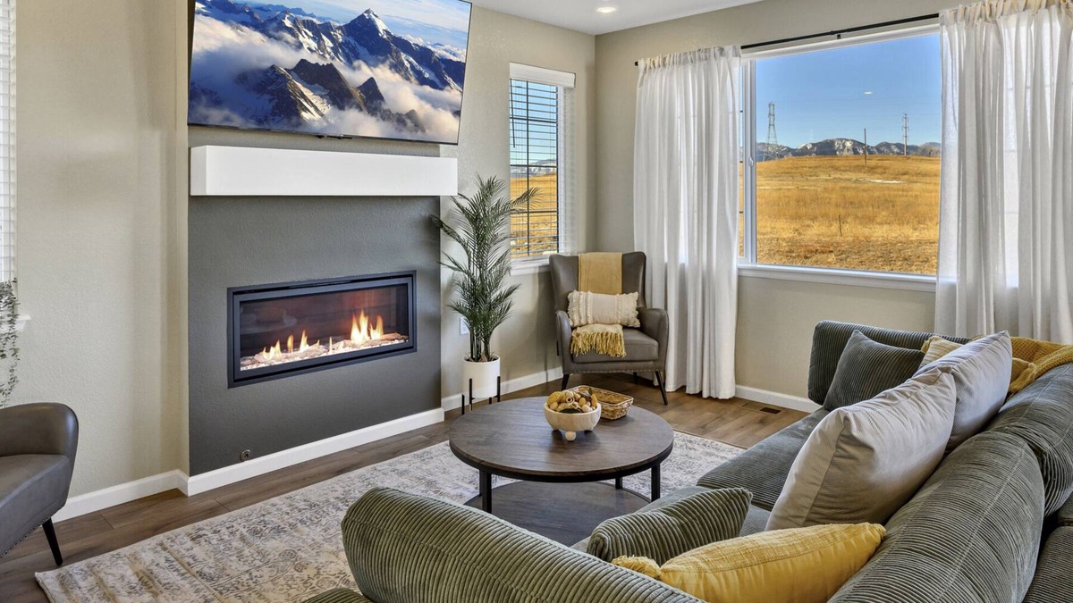 Dupont House | Mountain-View 5BR Family Retreat Games, Golden Tee Near Boulder & Denver