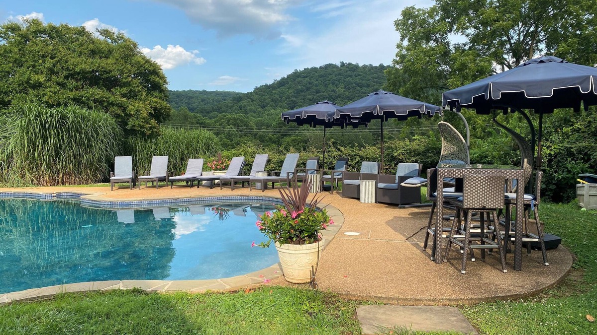Brightwood House | Mountain View 65 Acre Private Retreat Pool Hot tub Wineries Charlottesville