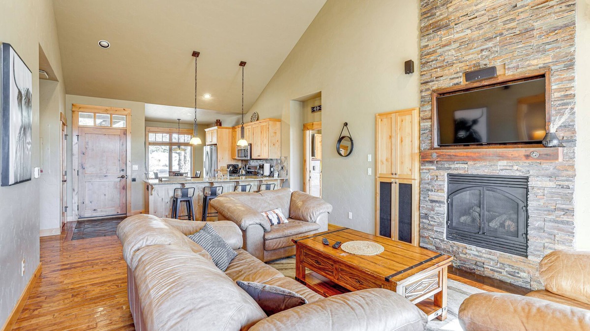 Powell Butte Cabin | Mountain-View Cabin Near Trails in Powell Butte!