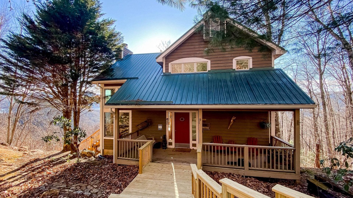 Cullowhee Cabin | Mountain view cabin with expansive deck, balcony, & fireplace - dogs OK
