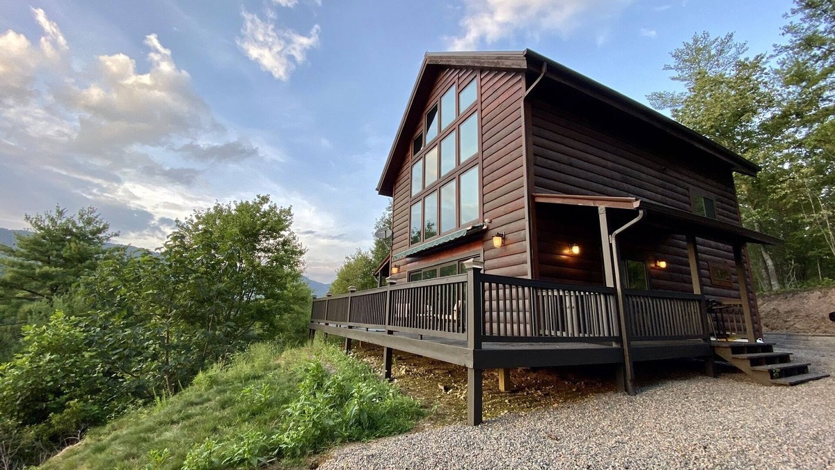 Butler Cabin | Mountain view cabin with access to a private dock on Watauga Lake