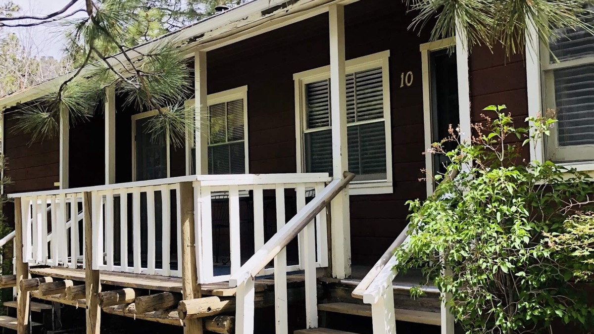 Wrightwood Hotel | Mountain View Cabins
