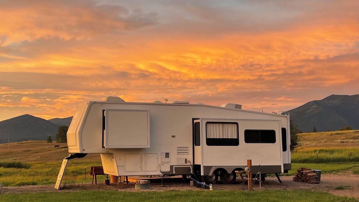 Ovando House | Mountain View Camp in the beautiful Blackfoot Valley of Montana.