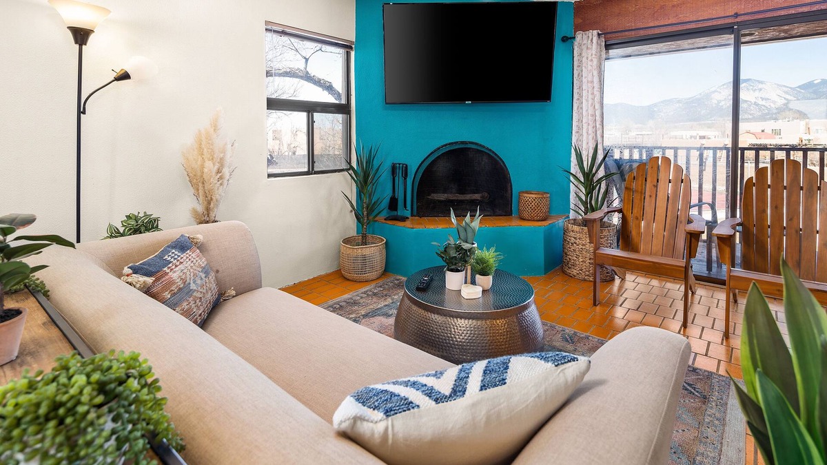 El Prado Condo | Mountain View Condo 25 min to Taos Ski Resort