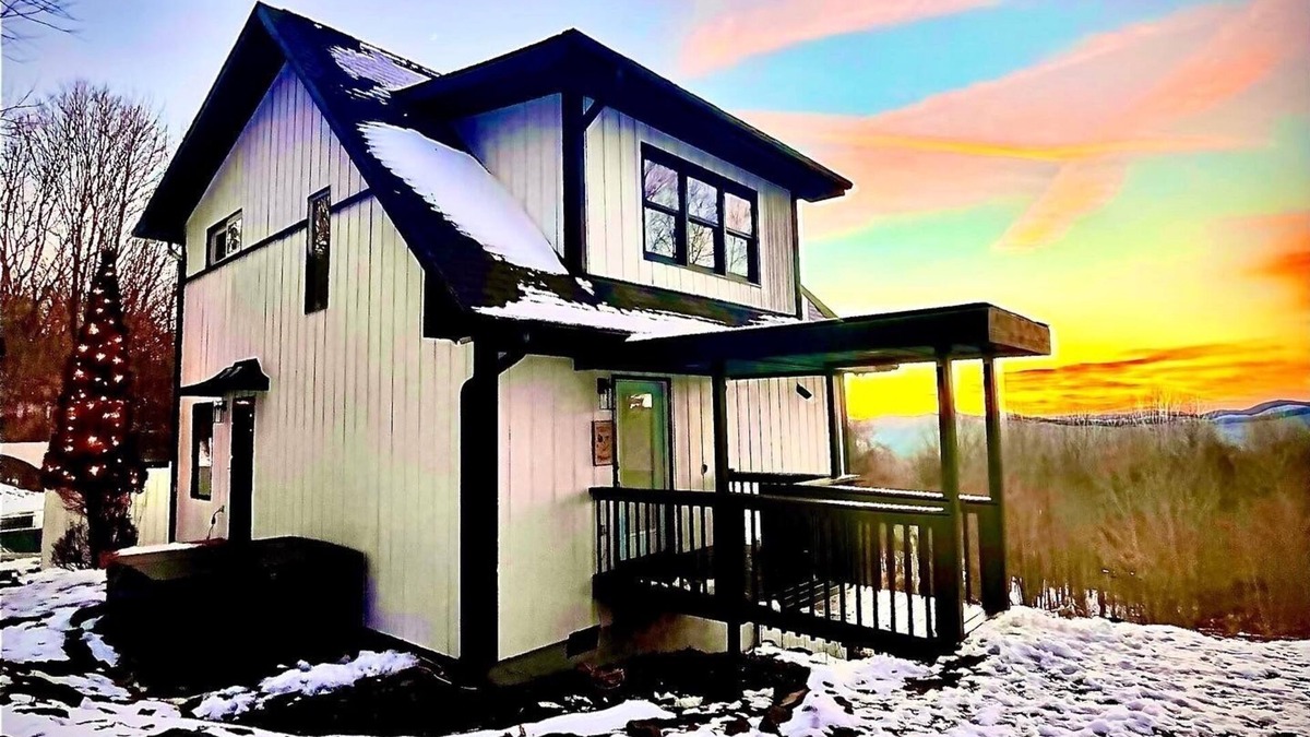 Zionville Cottage | Mountain View Cottage, Hottub, Private pool, Jacuzzi