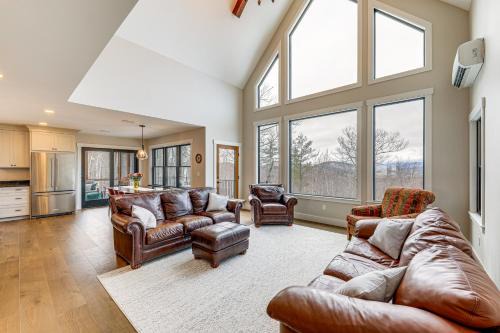 Lovell House | Mountain-View Home in Stoneham with Hot Yoga Studio!