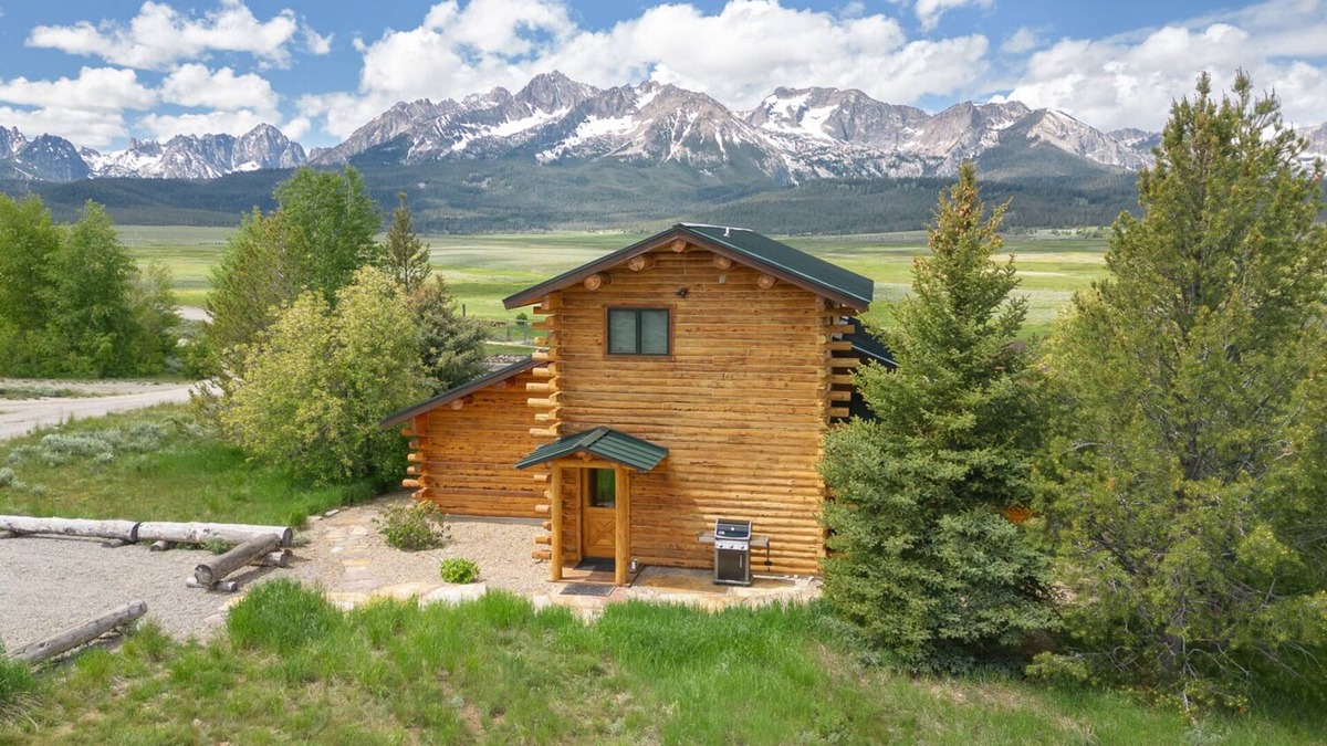 Stanley Cabin | Mountain View Home - Spectacular Sawtooth Mountain Views