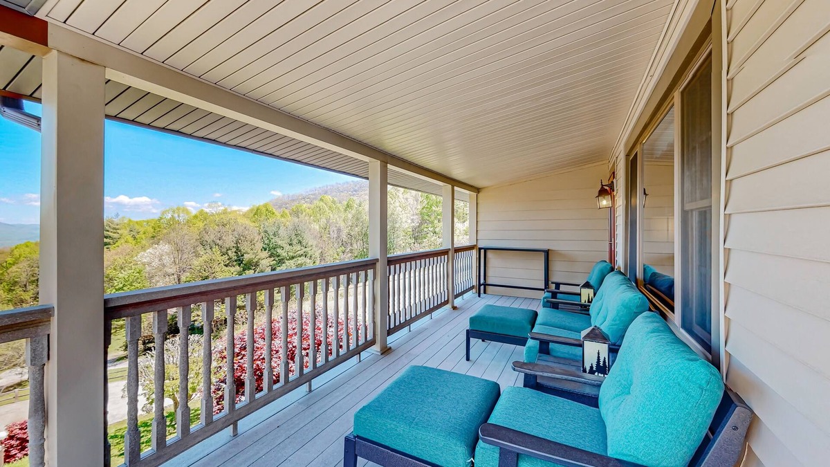 Waynesville House | Mountain view home with a furnished deck, gas fireplace and washer/dryer