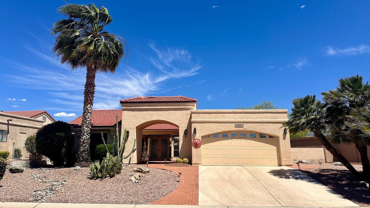 Saddlebrooke House | Mountain-view home with shaded patio, large yard, on-site golf & tennis