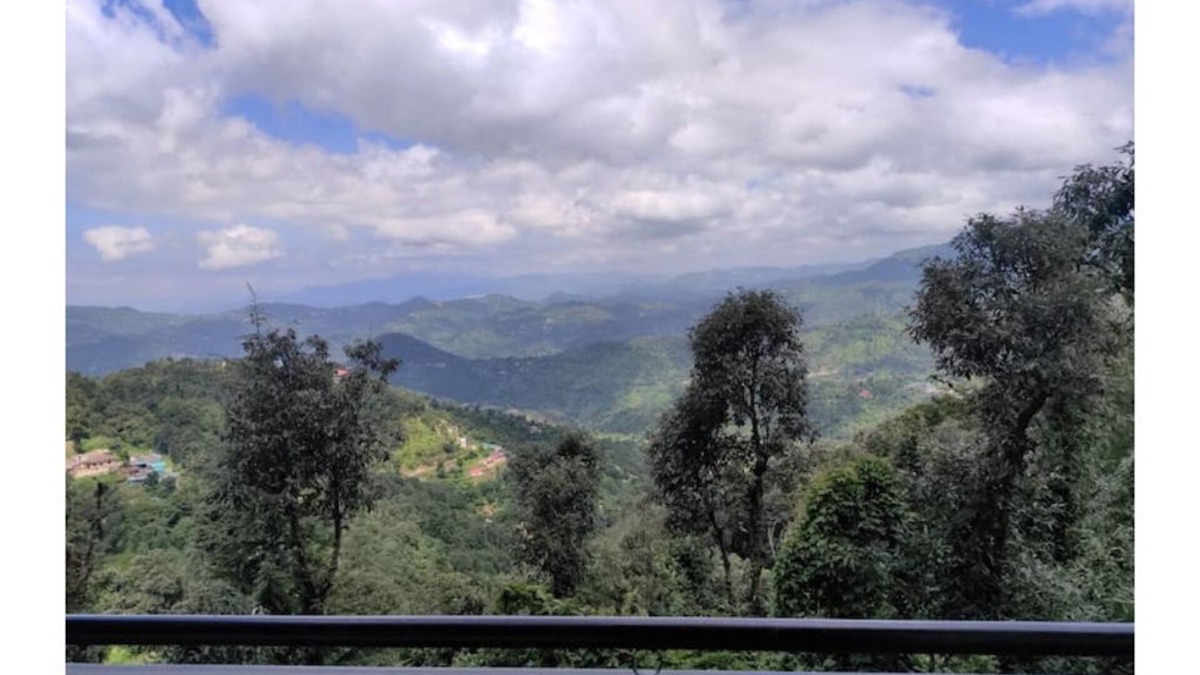 Shoghi Apartment | Mountain View Homestay! 6-10 guest |Wifi, Parking