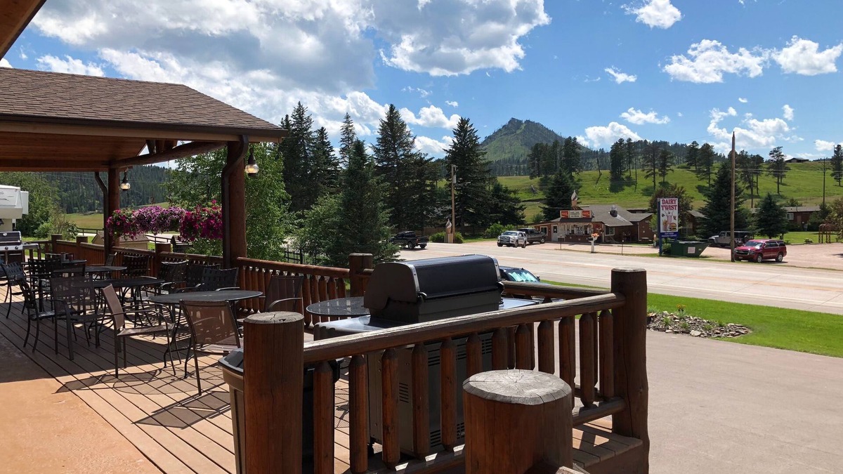 Hill City Hotel | Mountain View Lodge & Cabins