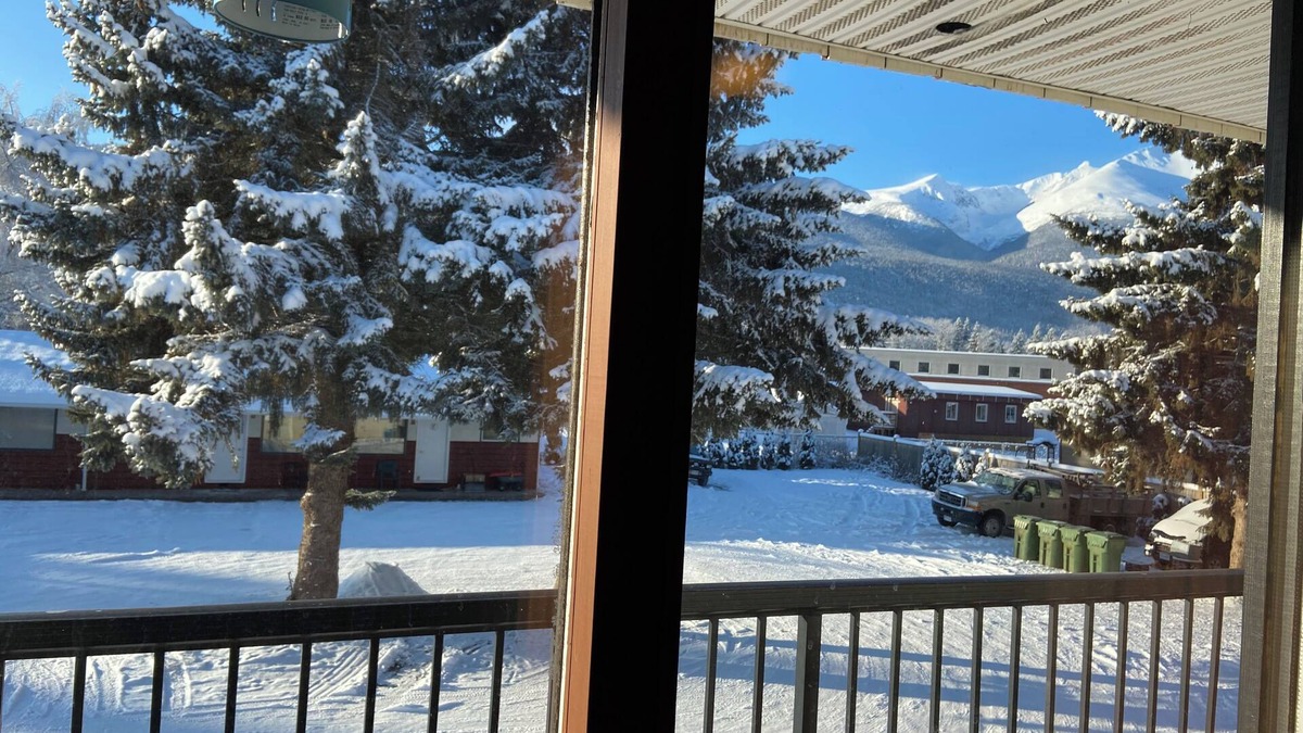 Smithers Hotel | Mountain View Motel