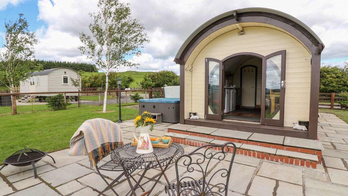 Rhayader Cottage | MOUNTAIN VIEW, pet friendly, country holiday cottage in Rhayader