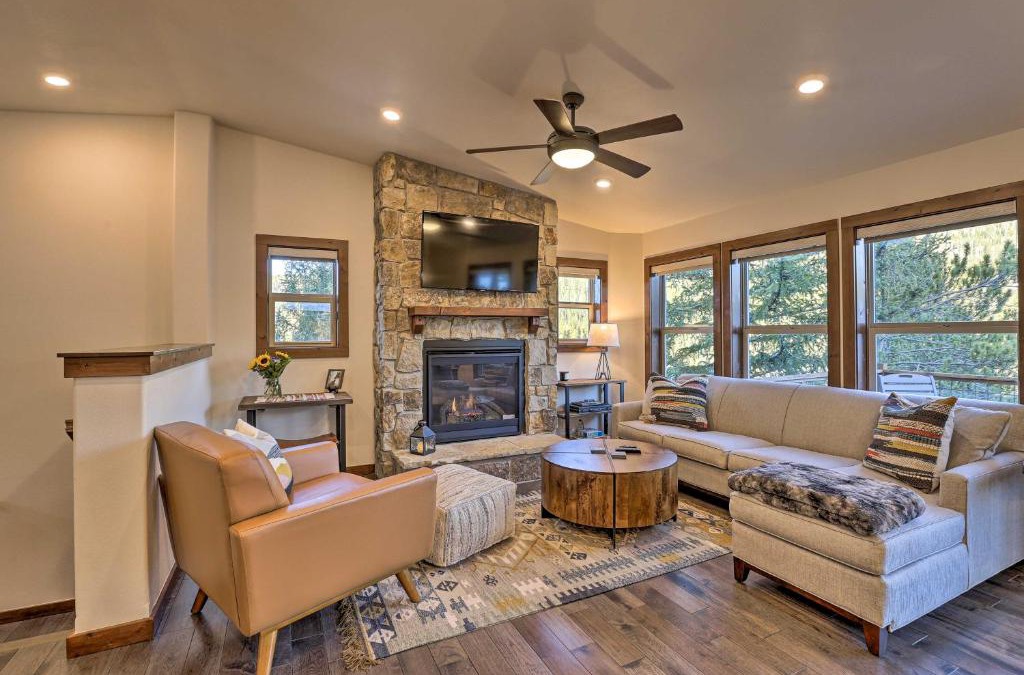 Old Town House | Mountain View Retreat, Walk to Winter Park Gondola