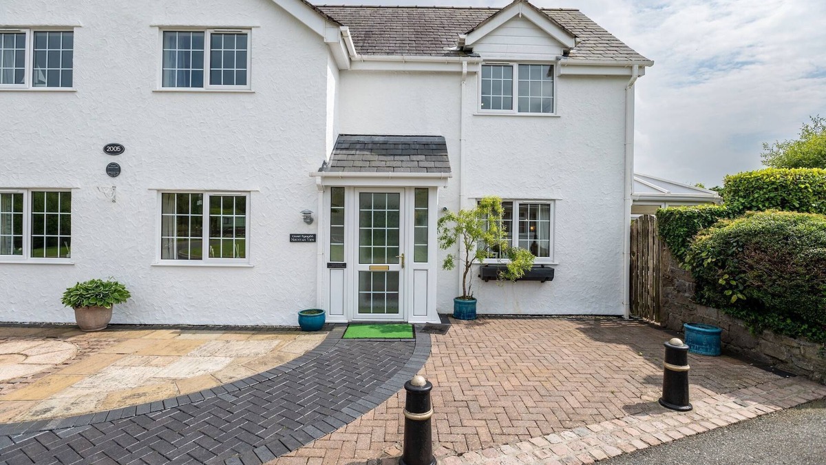 Dulas Cottage | Mountain View - sleeps 5 guests in 2 bedrooms