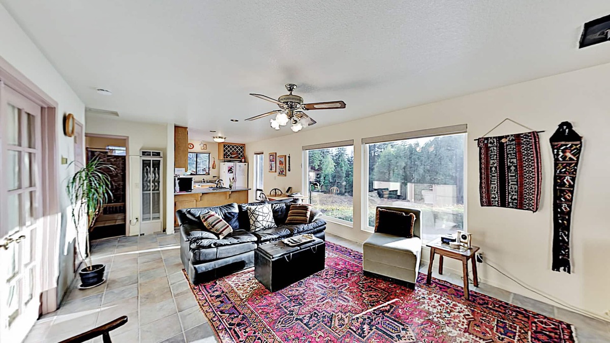 Freestone Cottage | Mountain-view vineyard cottage with private hot tub, dining deck