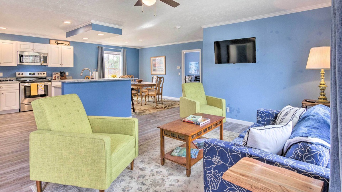 Tuxedo House | Mountain-View Zirconia Home: Walk to Lake Summit!