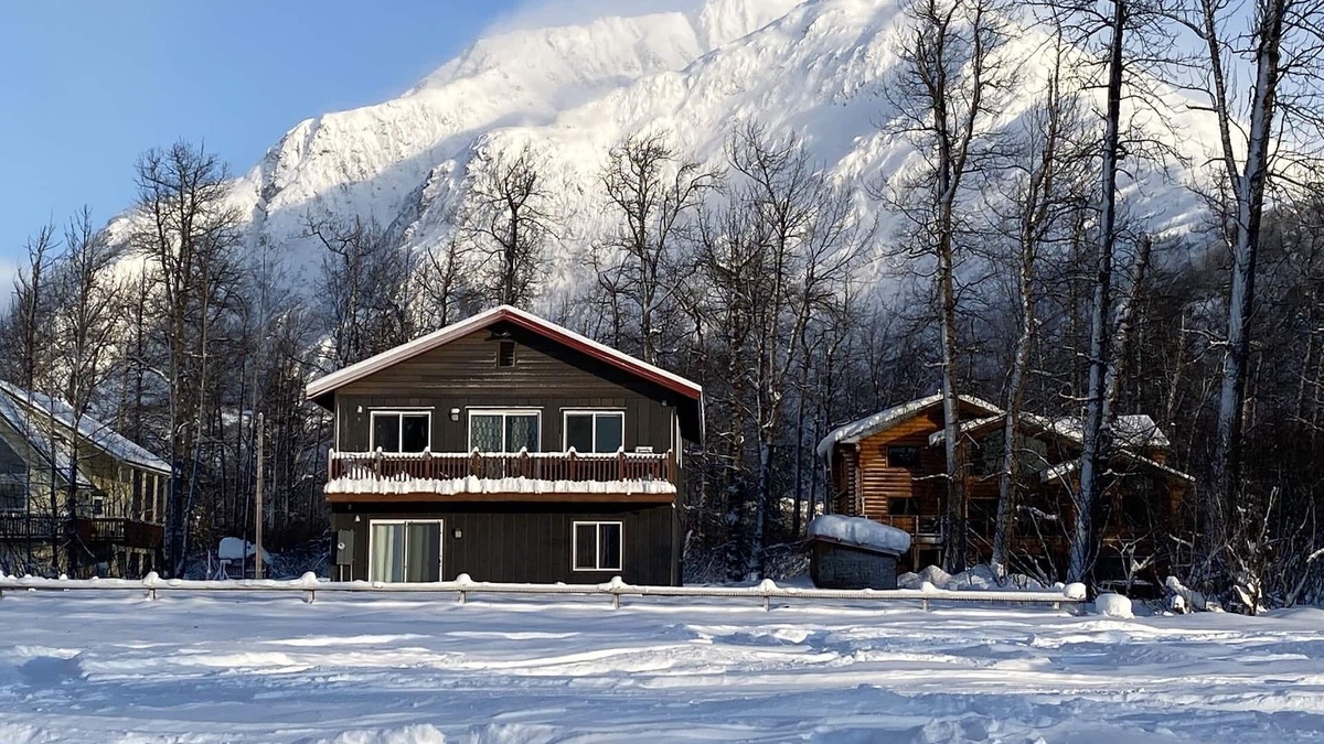 Valdez House | Mountain views from brand new property in quiet neighborhood!