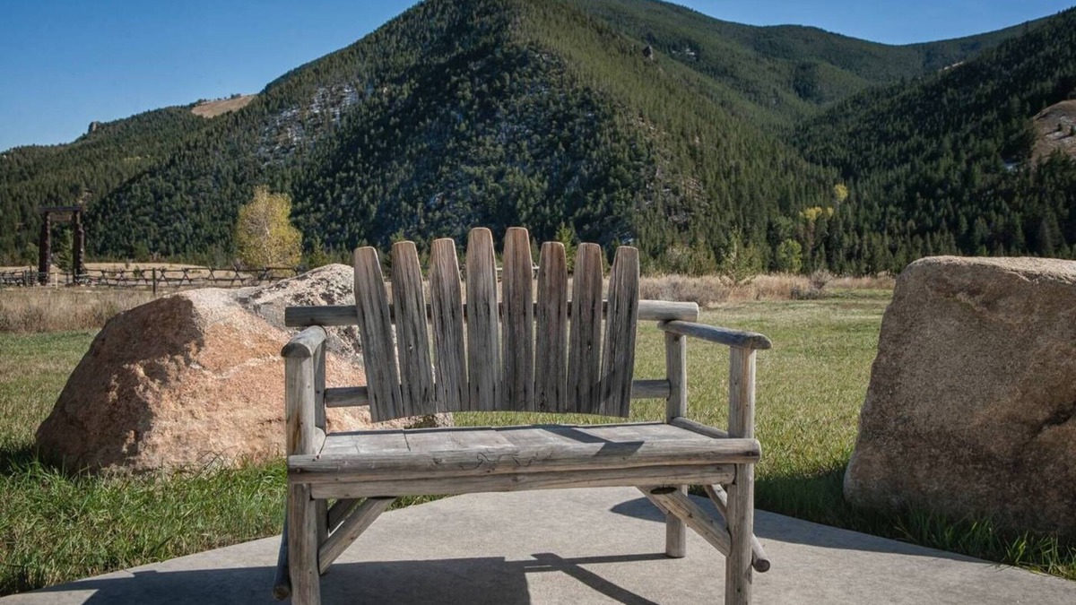 Red Lodge House | Mountain Views From Every Direction