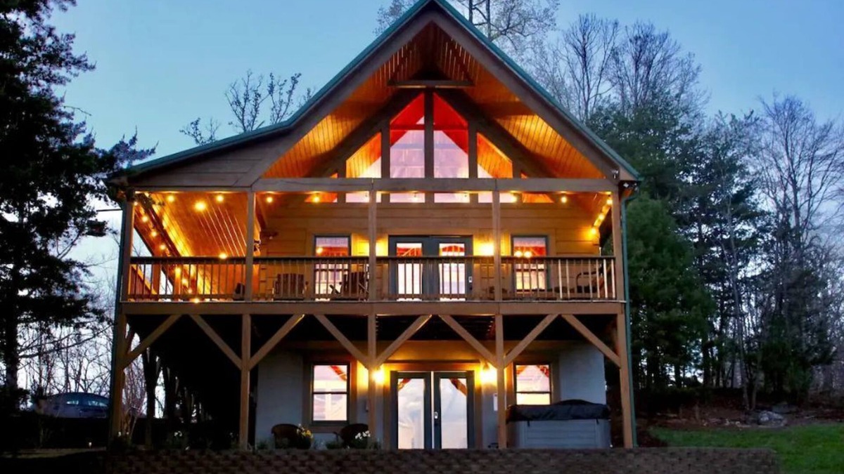 Traphill Cabin | Mountain Views/Golf/Hot Tub/Cozy Cabin!