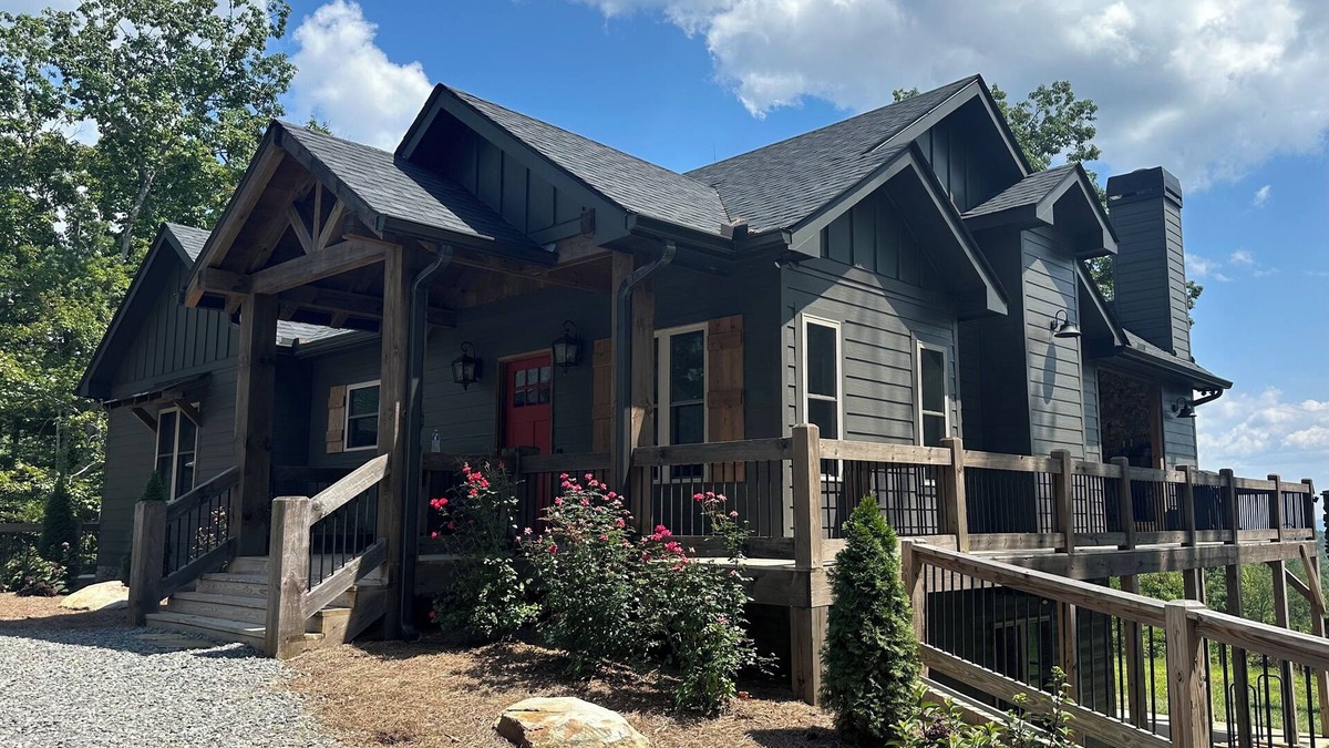 Ellijay House | Mountain Views, Hot Tub, Multiple Fireplaces, Arcades, 15 mins to DT Ellijay!