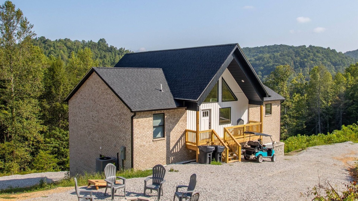 La Follette House | Mountain Views, Lake access, Brand new 6 BR 5Bath, Sleeps 18Pet Friendly
