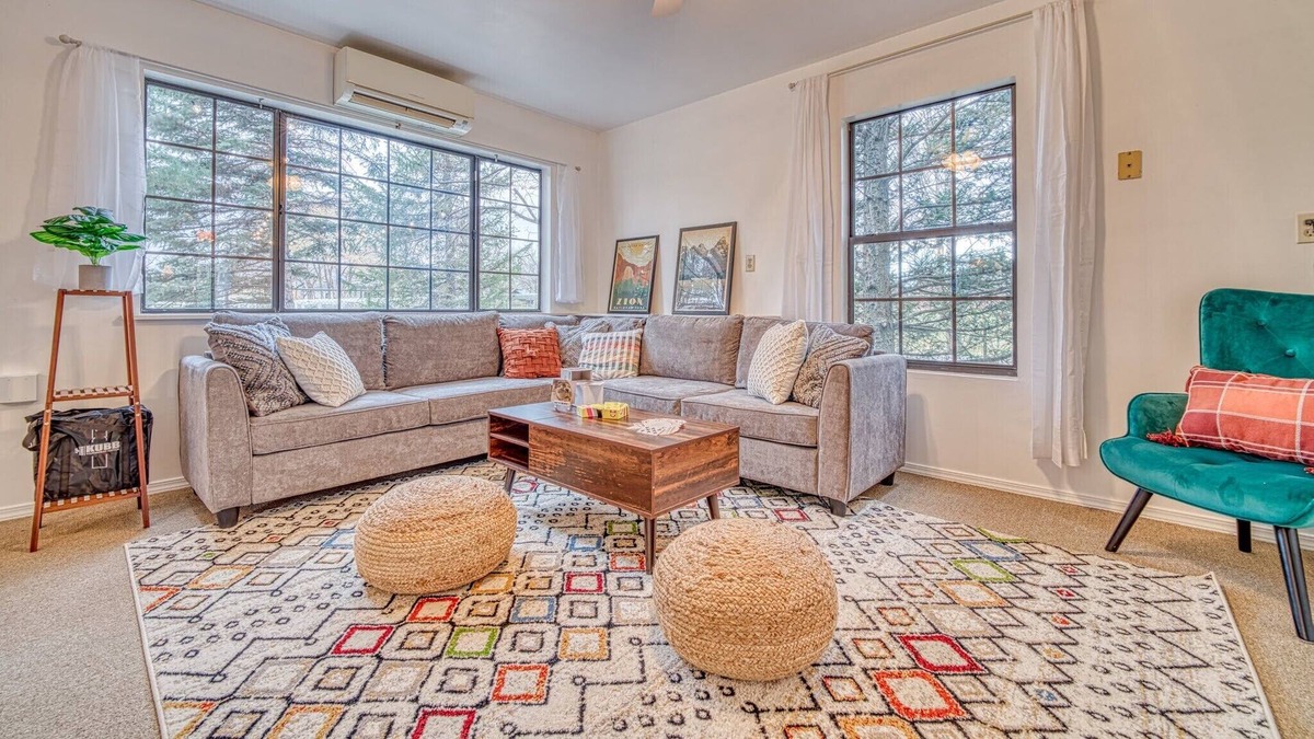 Lincoln Park Other | Mountain Views & Modern Amenities