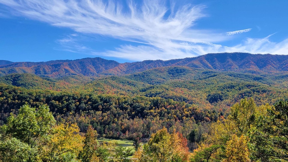 Gatlinburg - Pigeon Forge Cabin | Mountain Views/Privacy/Game Room/Theatre/Hot Tub/Community Pool/Golfing