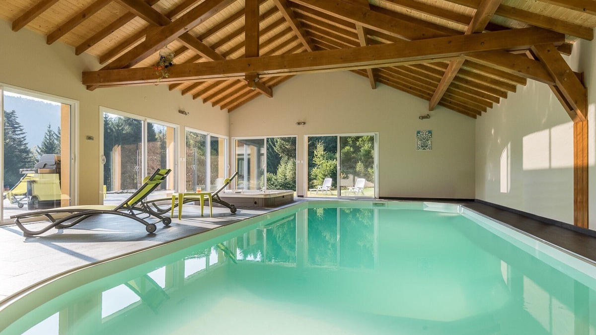 Fresse-sur-Moselle Villa | *Mountain villa with swimming pool & jacuzzi for relaxing with family or friends.