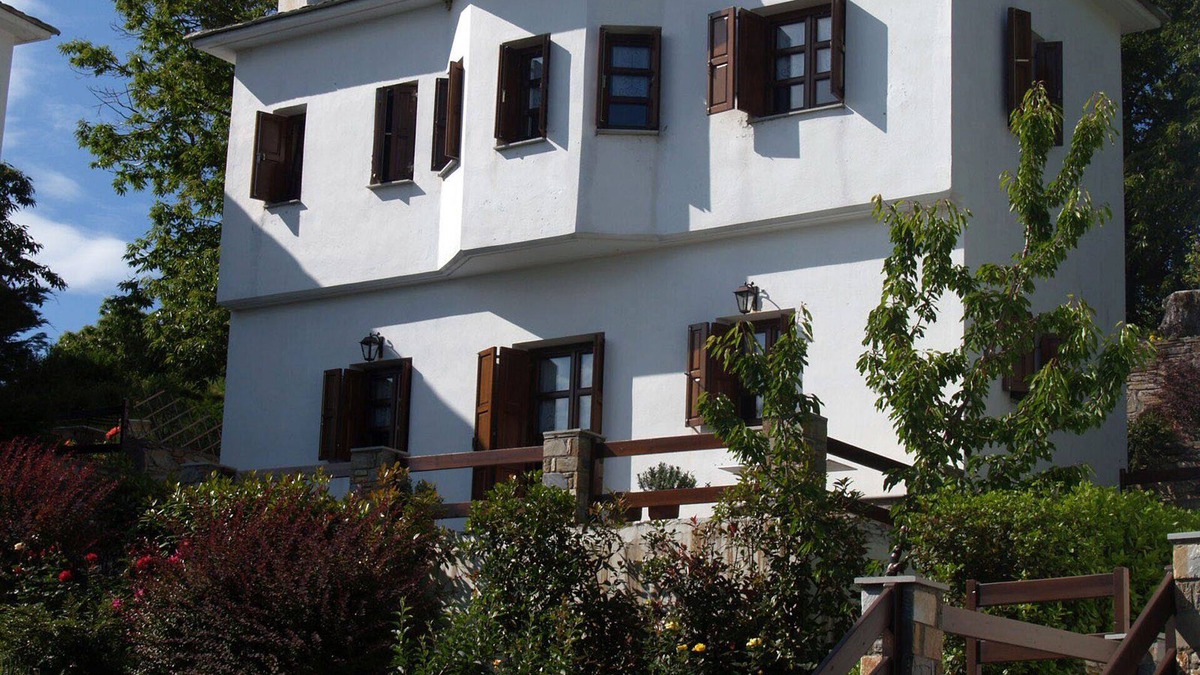 Zagora-Mouresi Villa | Mountain villa with beautiful gardens and sea view, near Mylopotomos beach