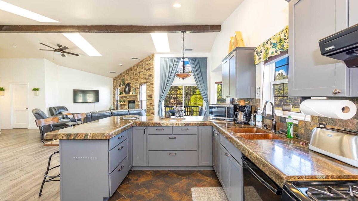 Mountainaire House | Mountainaire Meadows Retreat with AC bordering forest!