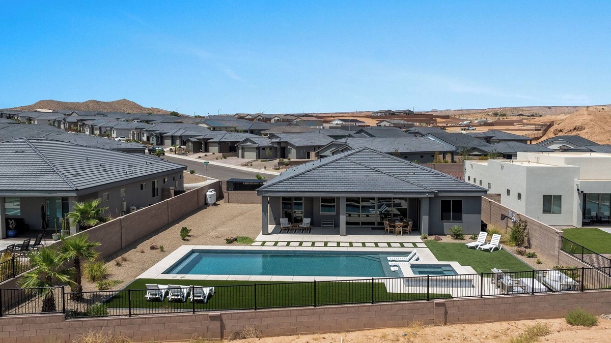 Mesquite House | Mountains and Saltwater Pool